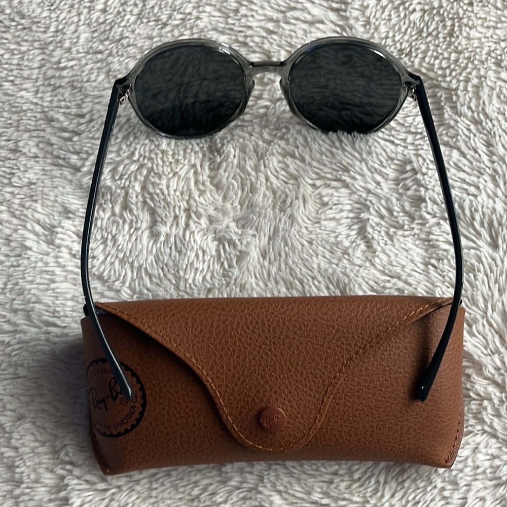 Ray-Ban Glasses - Picture 3 of 5